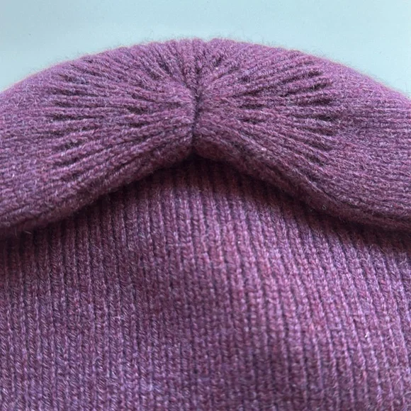 BURGUNDY CASHMERE UNUSEX BEANIE NWT BURGUNDY CASHMERE UNUSEX BEANIE NWT - avconcontrols.com main image 3